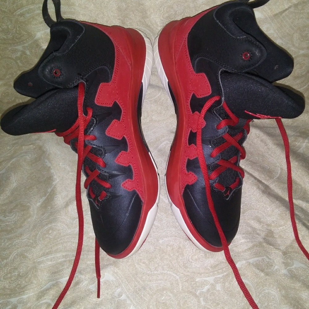 Jordans, Red and black, Size 5.5 (in mens) - Picture 3 of 6